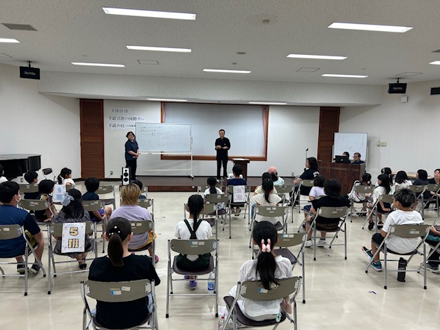 こども手話教室の様子
