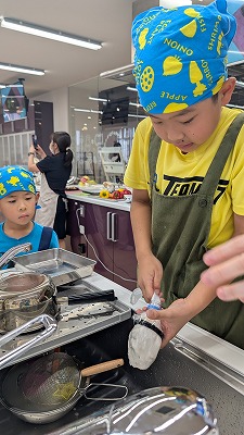 水切りを実践するこども達のようす