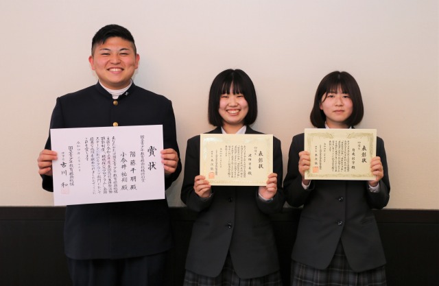 左から、小今井さん、池田さん、月成さん