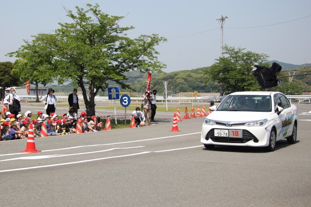 飛び出し人形を使った急ブレーキ実習