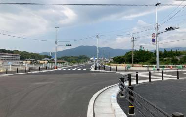 新しい道路の写真