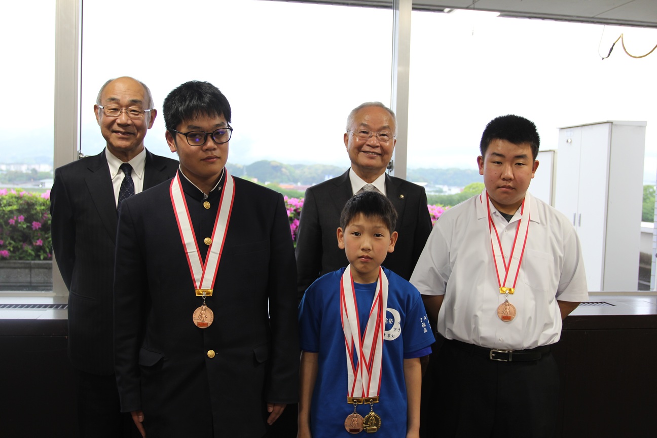 スポーツチャンバラ表敬訪問の写真