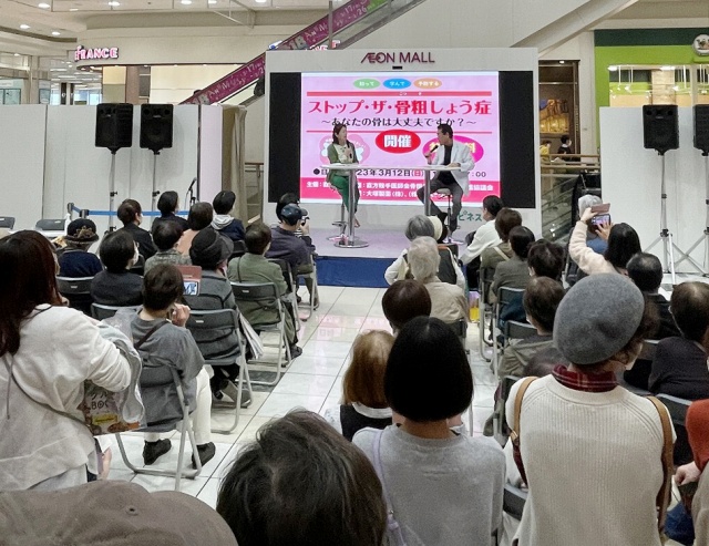トークショーには多くの方が参加しました
