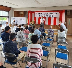 感田生活感受け渡し式で話している市長の写真
