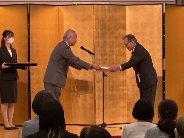 直方市長賞を受賞した上川さん(右)