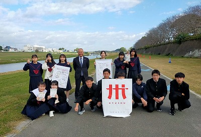 植木中の生徒と市長の写真