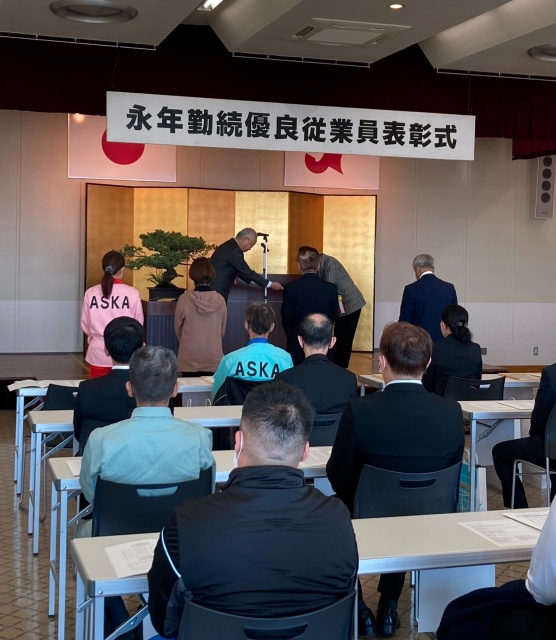 表彰者へ感謝状を渡しました
