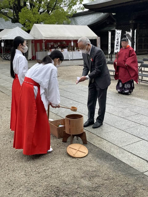 擲桃祭での様子