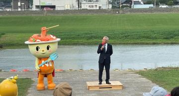 挨拶をする大塚市長の様子