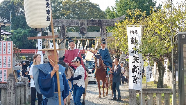 大名行列時、市長は馬に乗って参加しました 大名行列時、市長は馬に乗って参加しました
