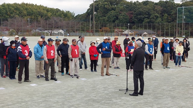 グラウンドには多くの参加者