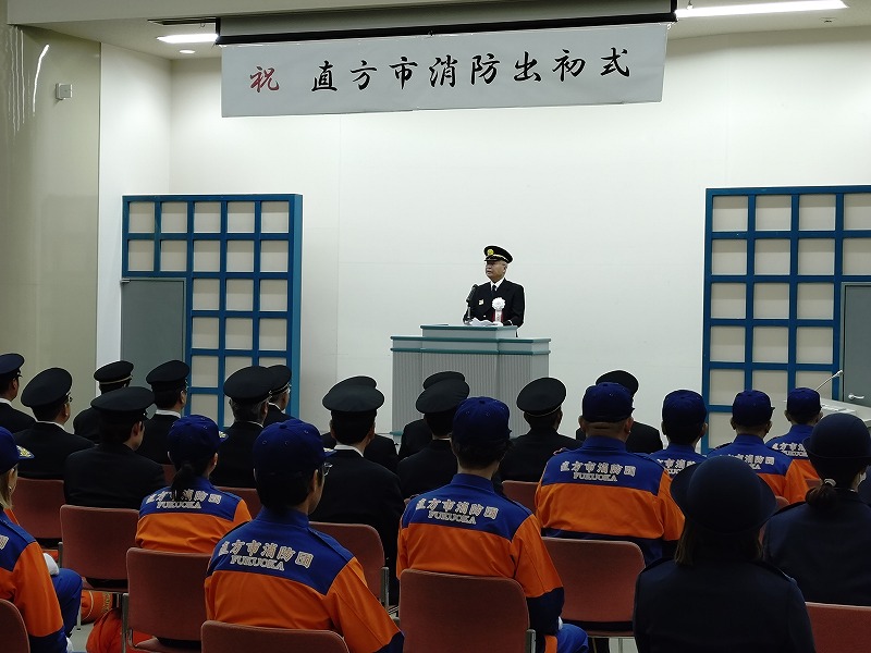 出初式に参加する大塚市長の写真