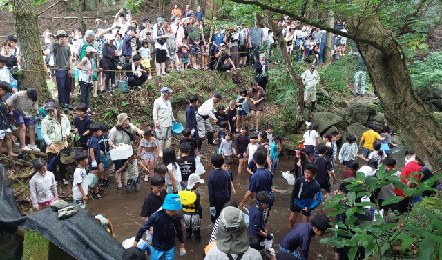 大勢の方でにぎわう竜王峡