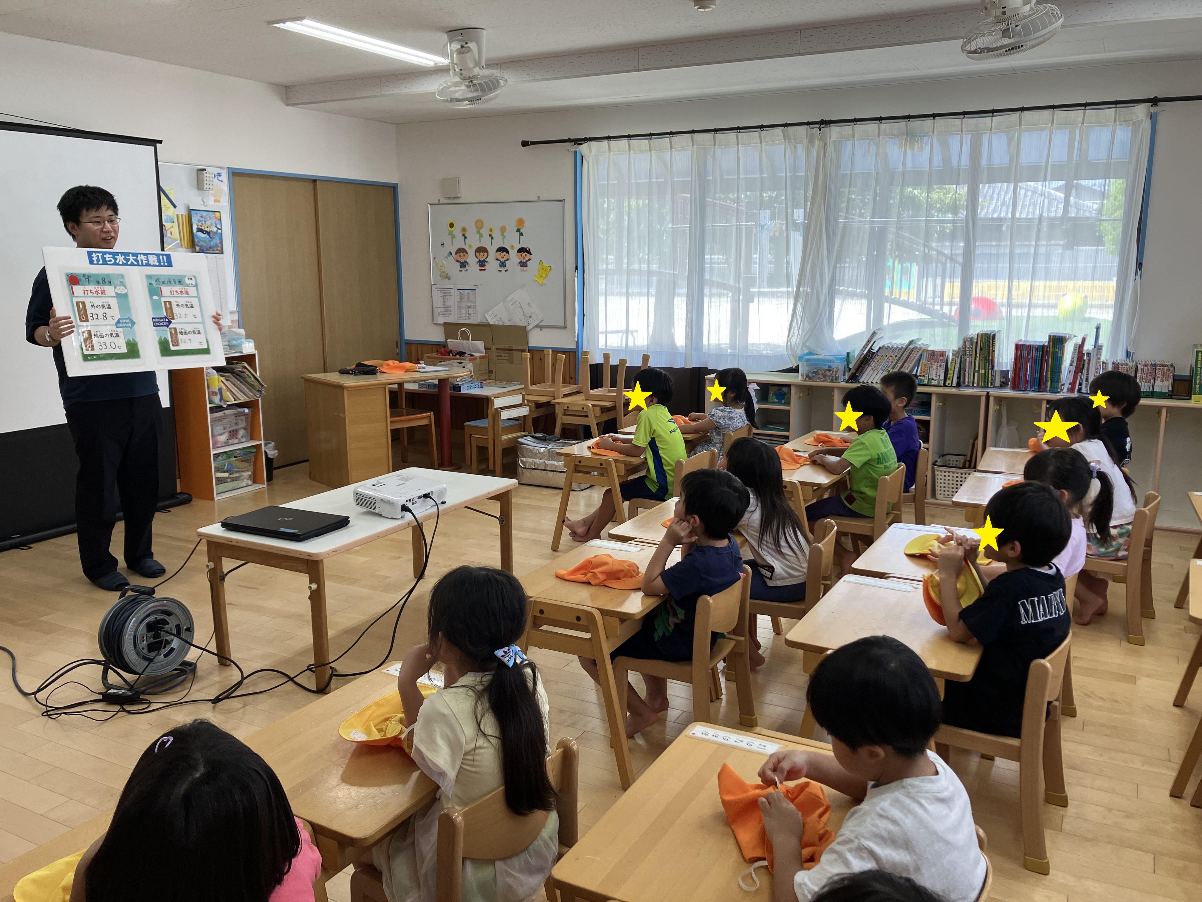 感田保育園打ち水大作戦の様子