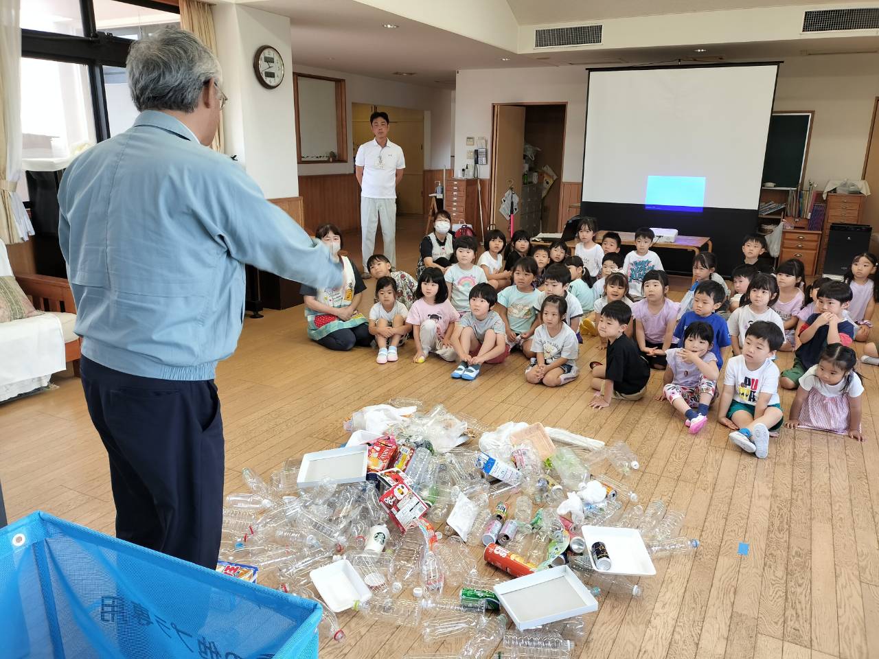 萬福寺さくら保育園の園児の授業風景の写真