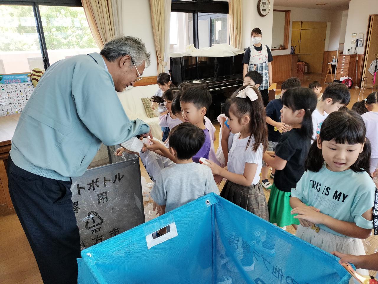 萬福寺さくら保育園の園児の授業風景の写真