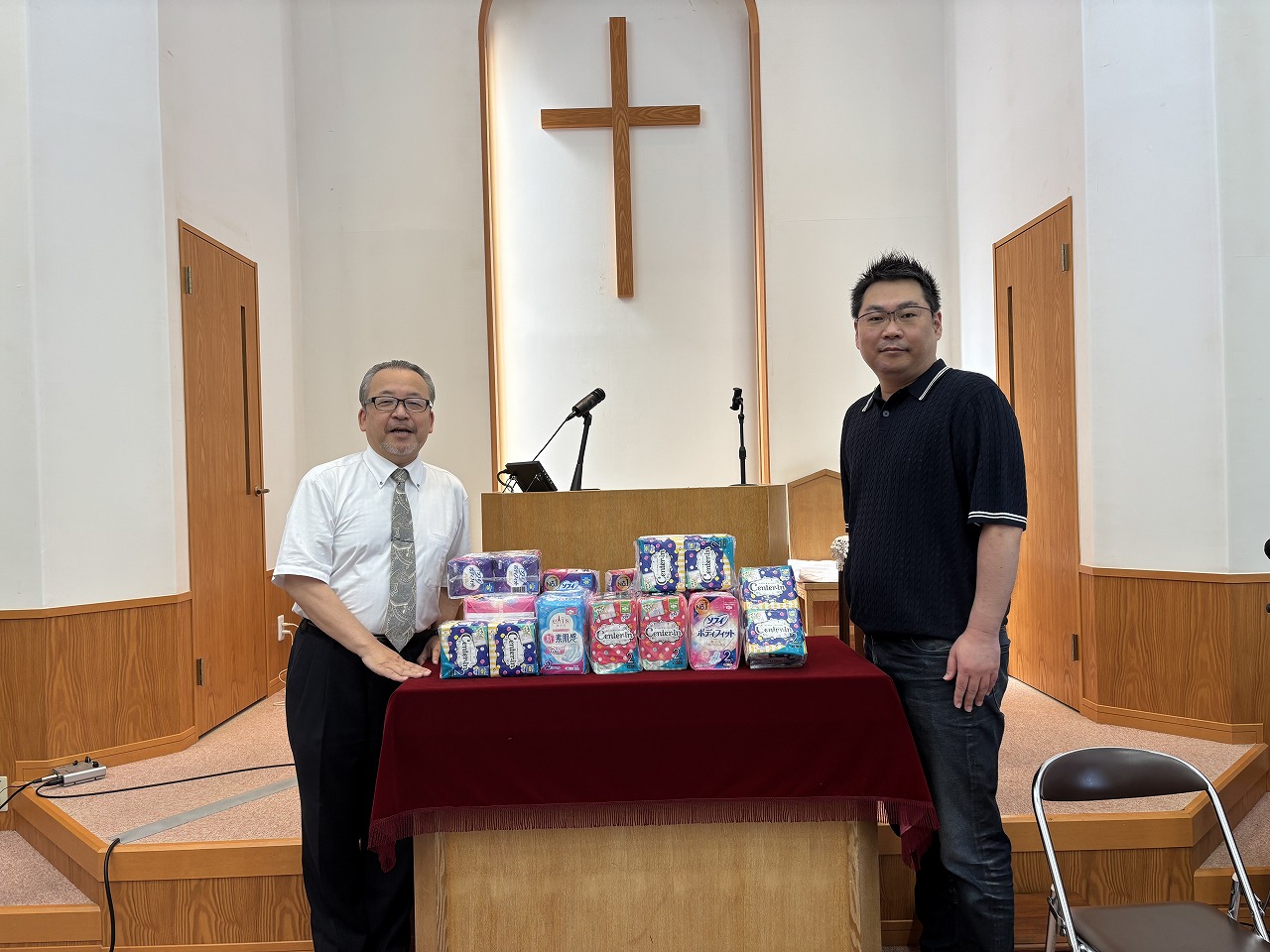 生理用品の贈呈の様子1 生理用品の贈呈の様子1