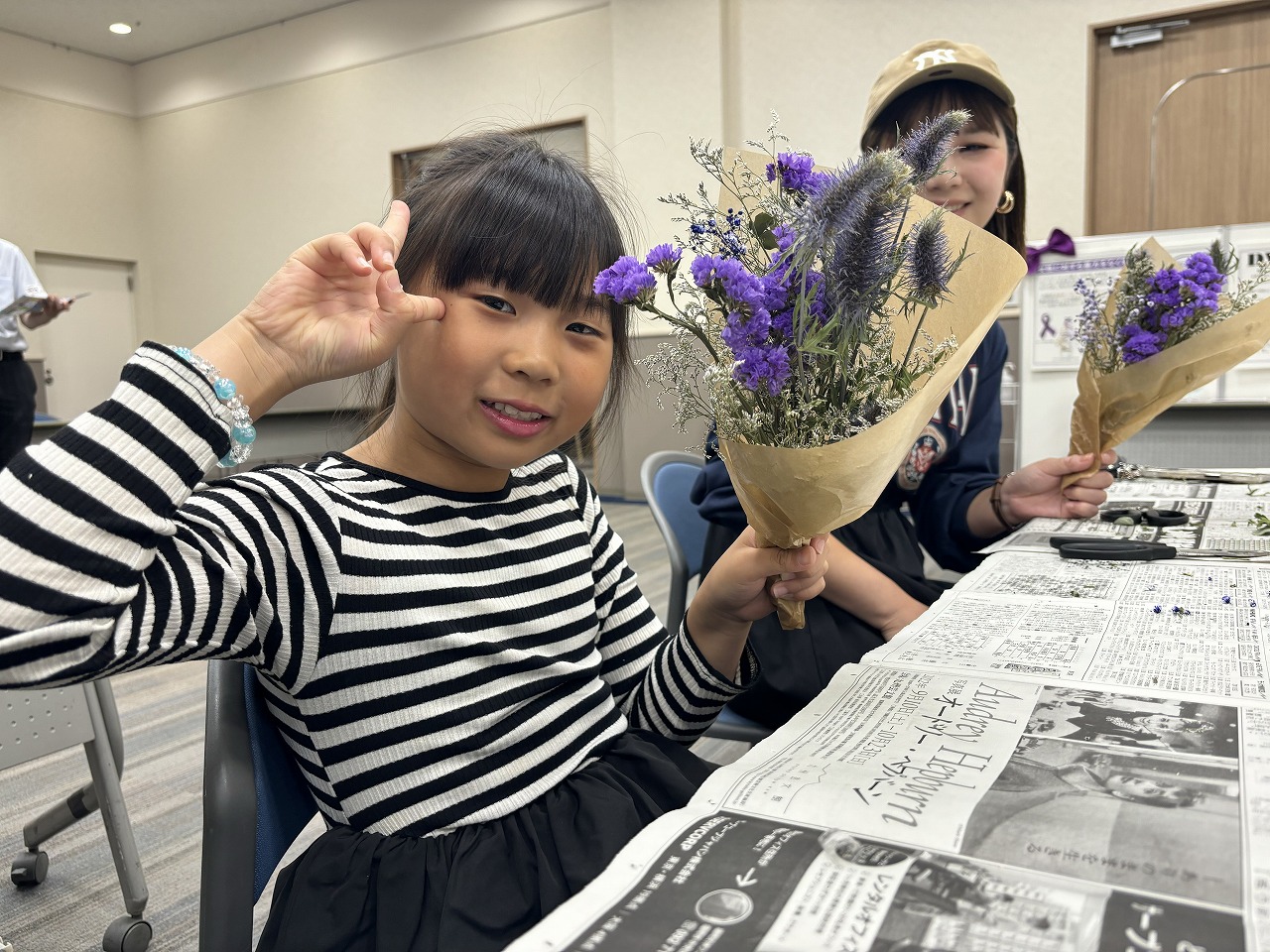 スワッグ作り体験の様子