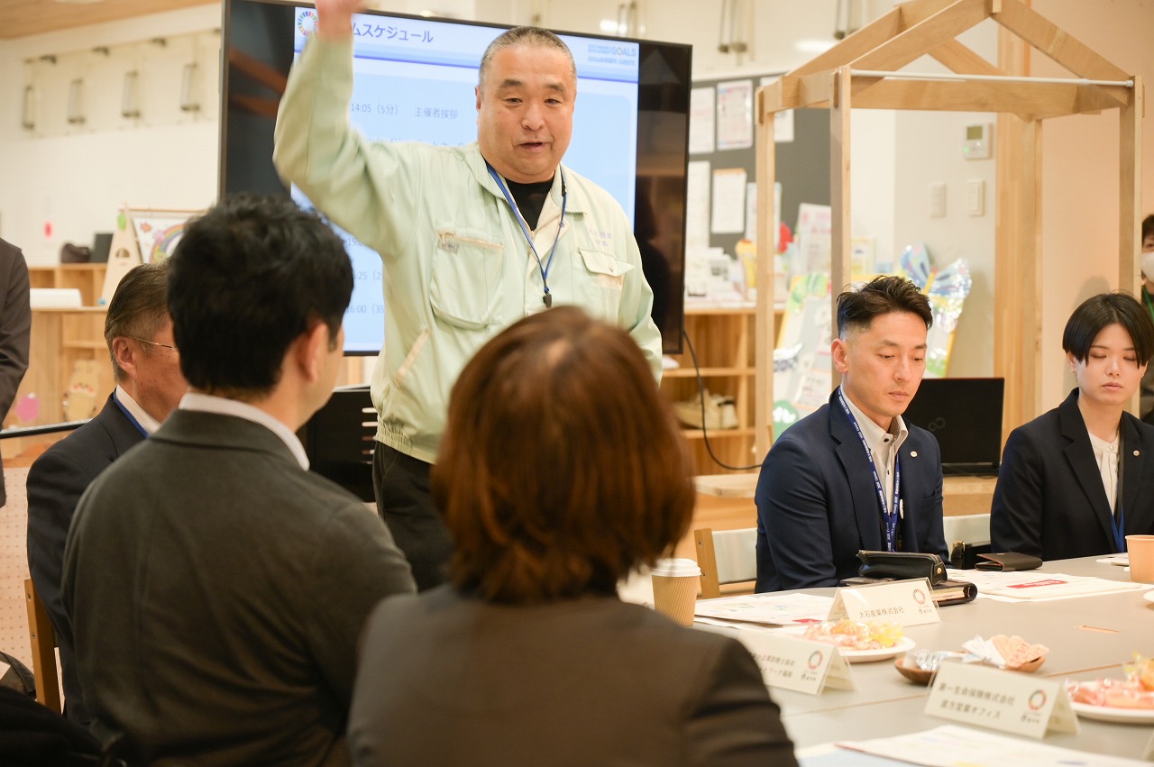 意見交換をしている様子1