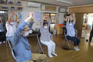 皆で楽しく運動しています。