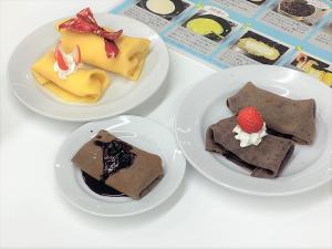 完成したタオルクレープケーキ（プレーン、ココア）