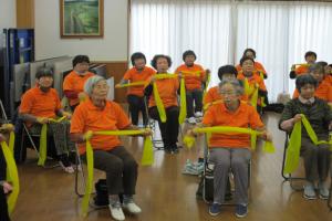 セラバンド（ゴムのバンド）で筋トレ！！