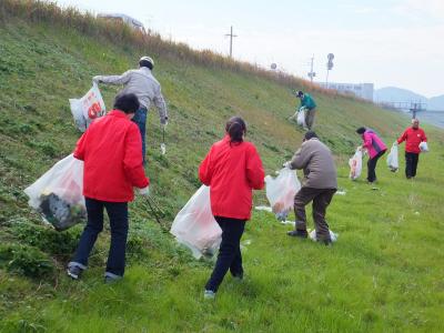 毎月最終日曜日に開催の清掃活動の様子